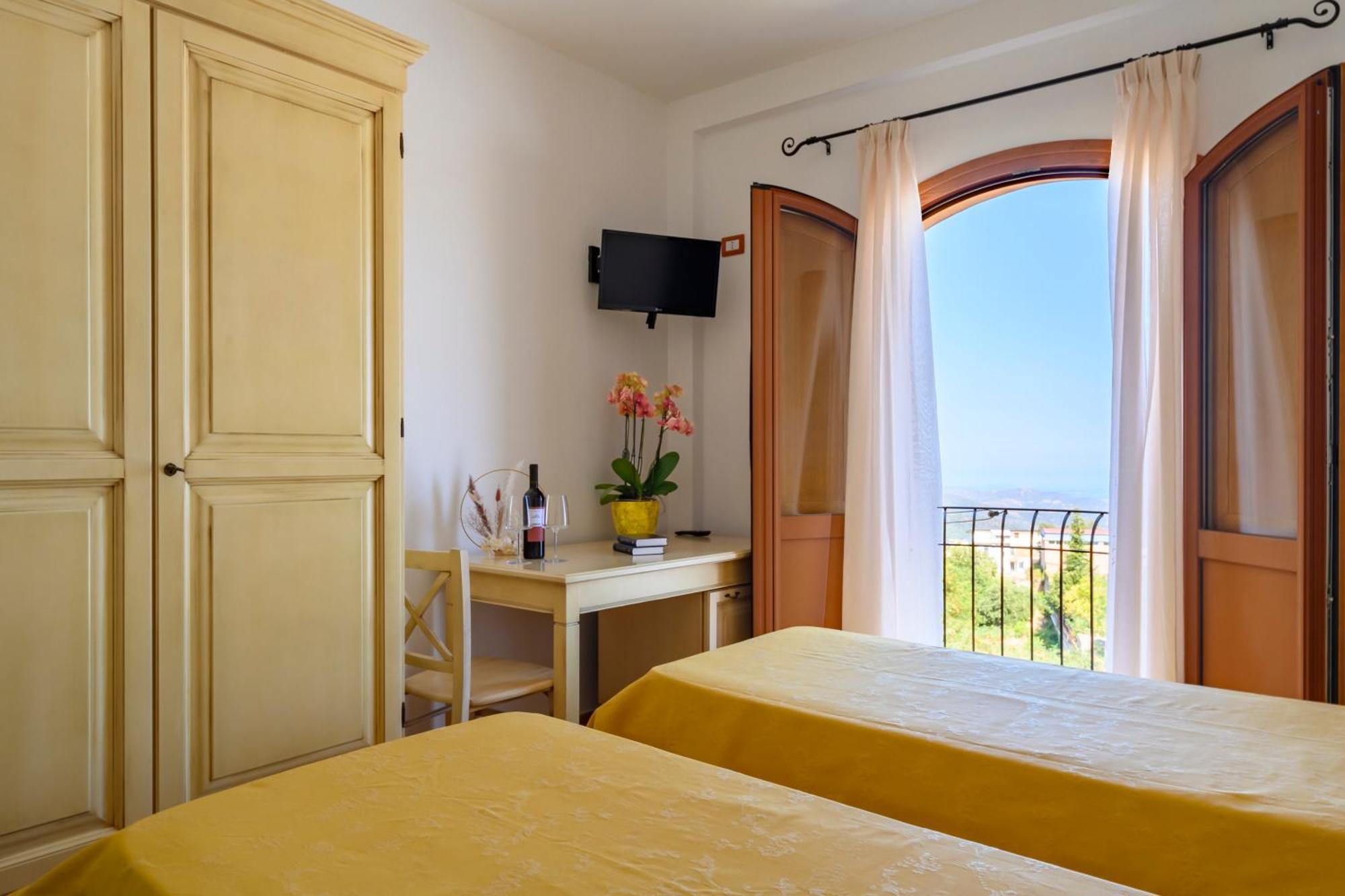 Hotel Marie Claire Ланузеи Экстерьер фото